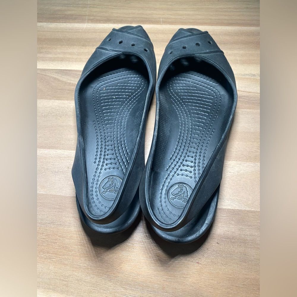Croc flats